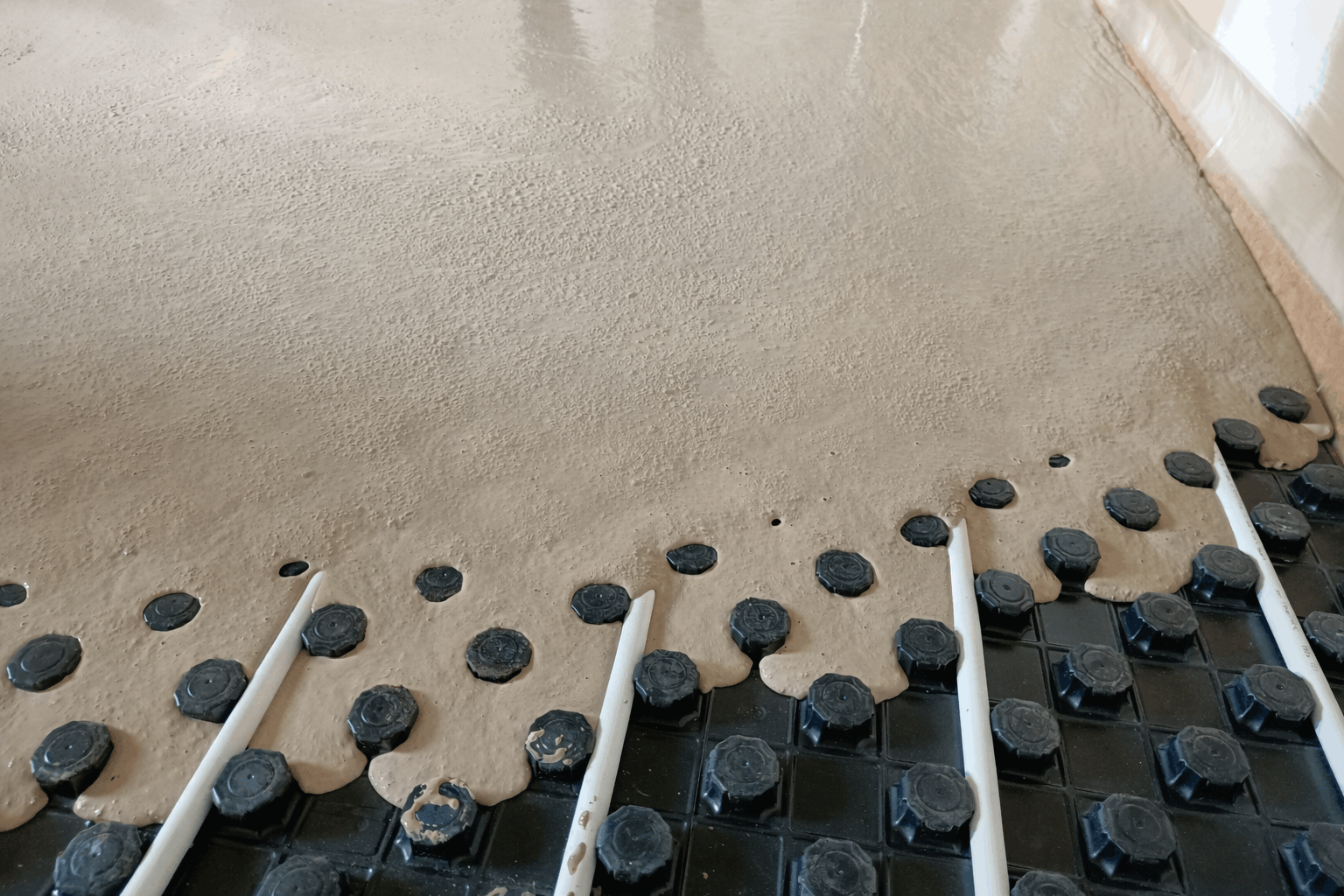 Realizace lité anhydritové podlahy Mixfloor - podlahové vytápění
